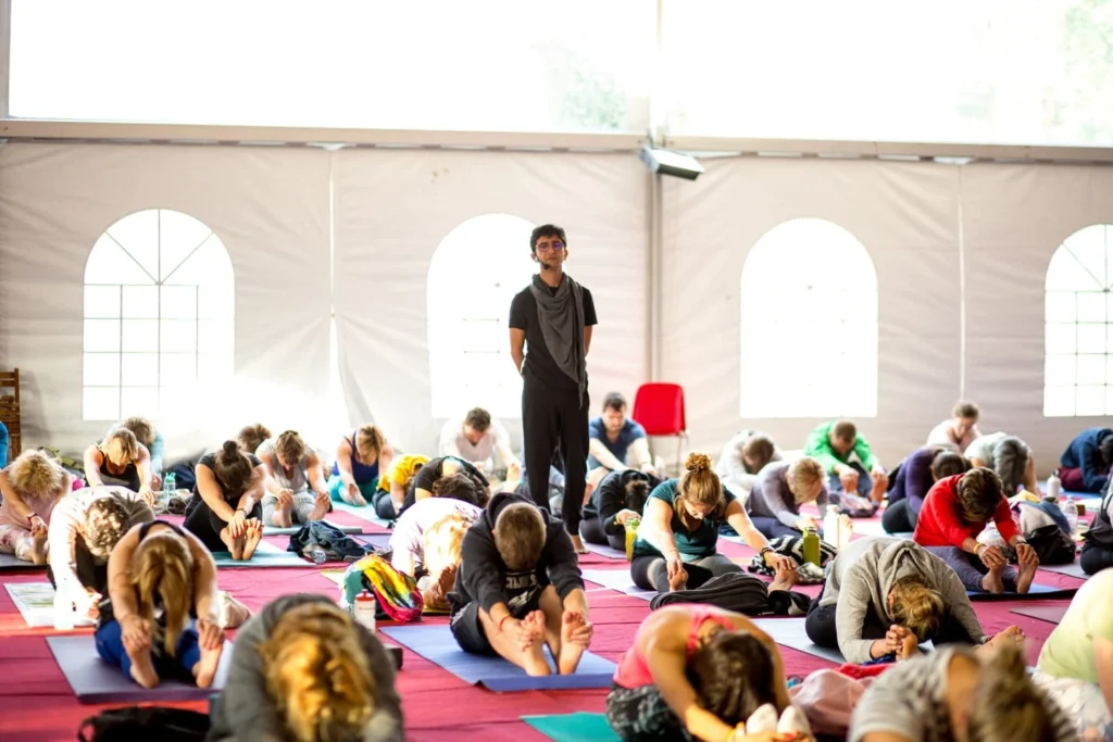 yoga_teacher_training_200_HR